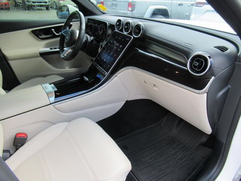 Used 2023 Mercedes-Benz GLC 300 image 11