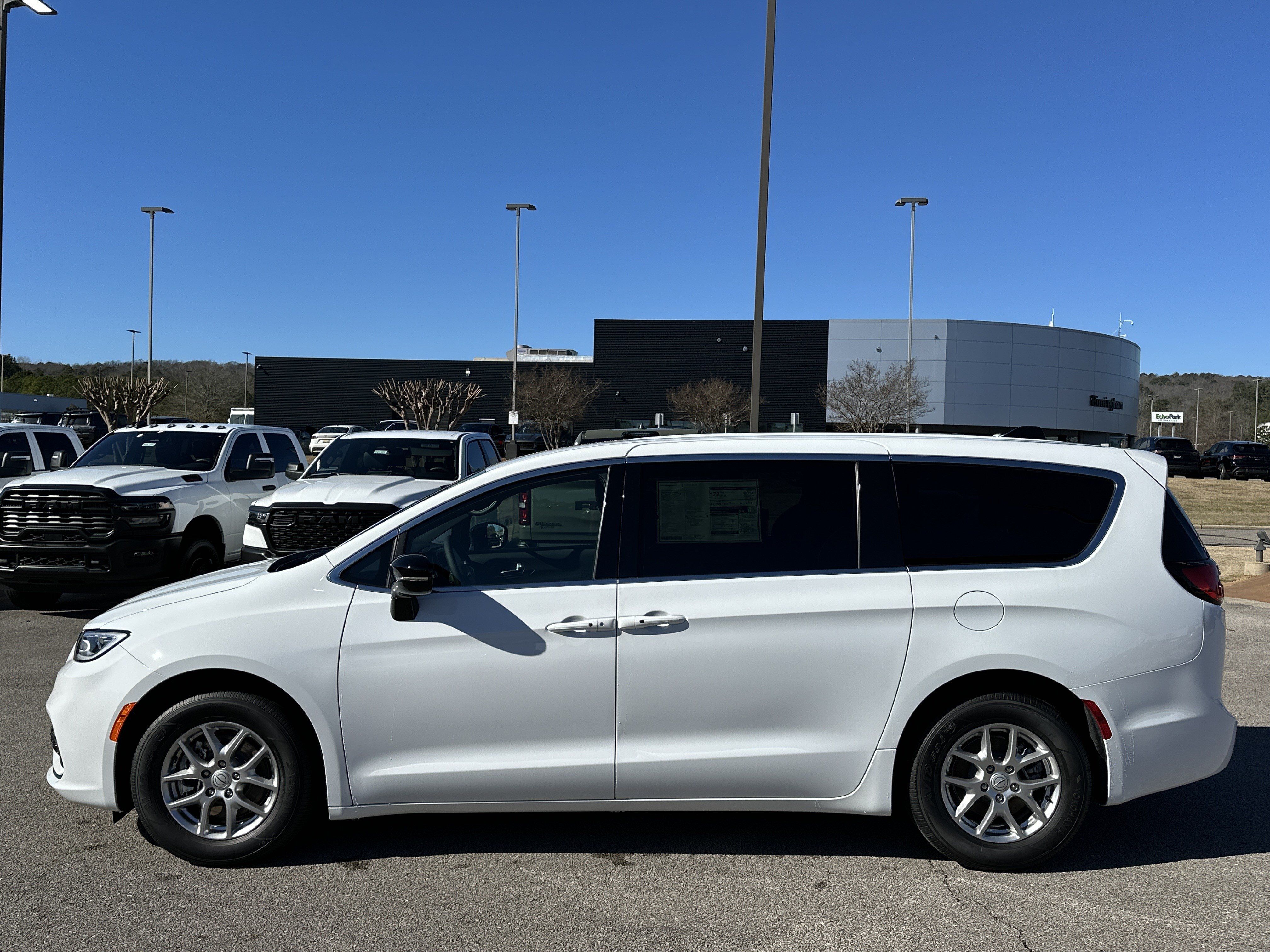 New 2026 Chrysler Pacifica Select FWD image 4