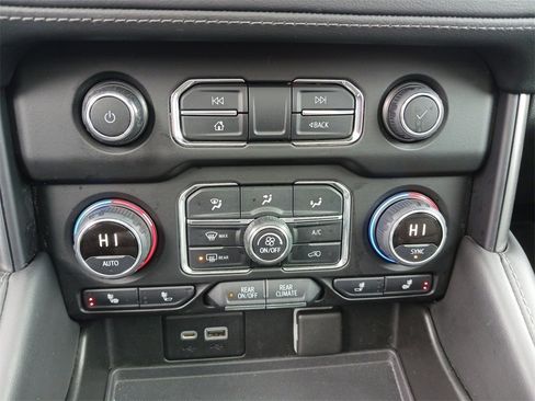 Used 2022 Chevrolet Tahoe Z71 w/ Luxury Package image 25