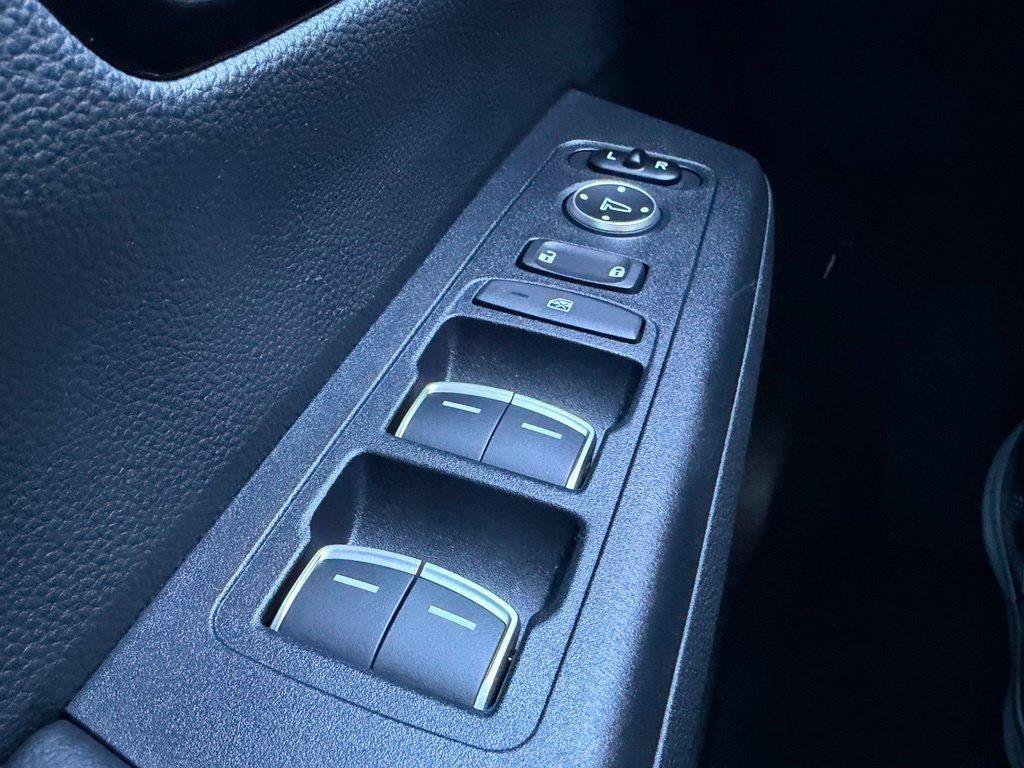Used 2025 Honda CR-V EX-L image 17
