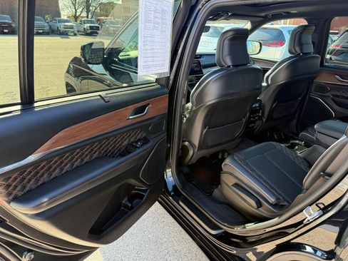 Used 2022 Jeep Grand Cherokee L Summit w/ Luxury Tech Group V AWD/4WD image 13