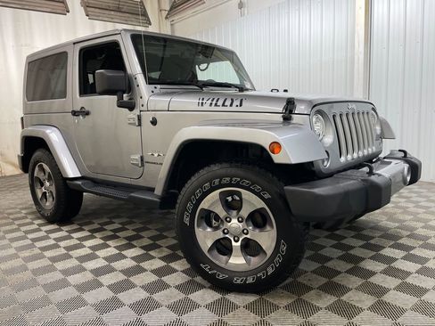 Used 2018 Jeep Wrangler Sahara w/ Connectivity Group AWD/4WD image 41