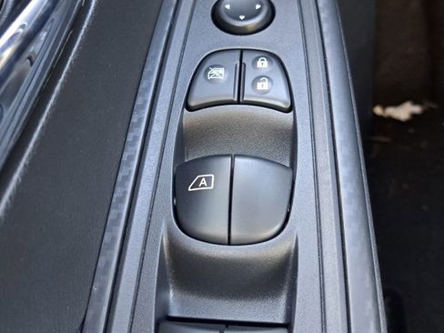 Used 2025 Nissan Versa SV w/ Trunk Package image 17