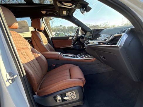 New 2026 BMW X7 M60i image 17