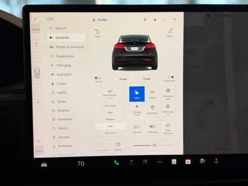 Used 2022 Tesla Model X image 30