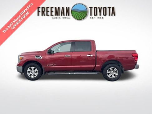Used 2017 Nissan Titan SV image 1