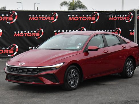 Used 2024 Hyundai Elantra SEL image 3