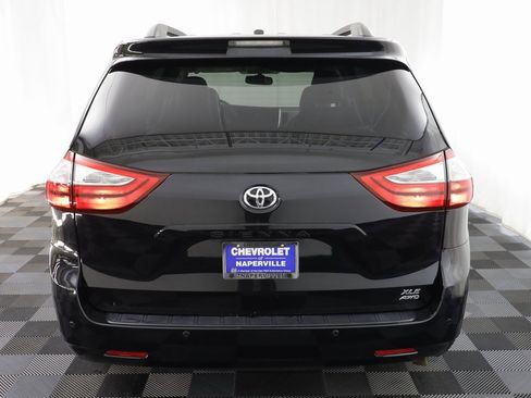 Used 2017 Toyota Sienna XLE image 17