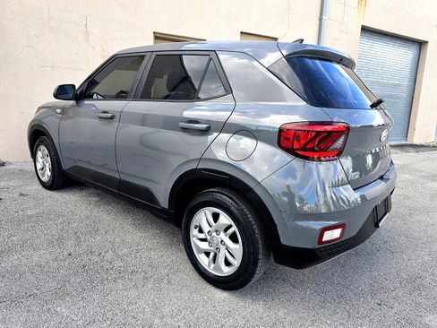 Used 2021 Hyundai Venue SE image 11