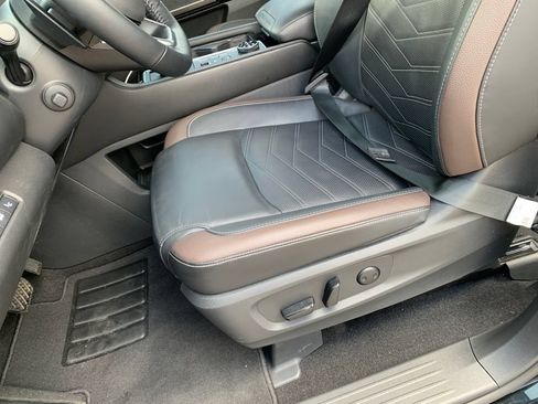 Used 2025 Nissan Pathfinder Platinum AWD/4WD image 26