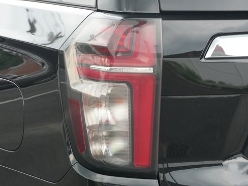 Used 2024 Chevrolet Suburban LT AWD/4WD image 50