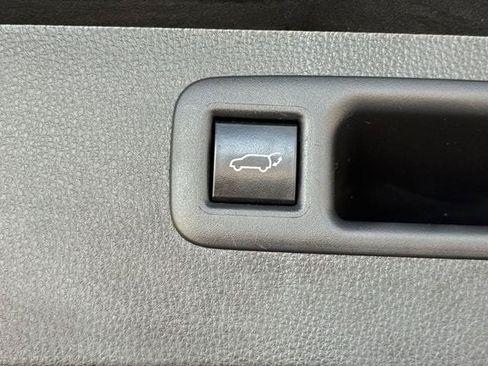 Used 2022 Toyota Highlander XSE FWD image 32