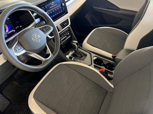 New 2026 Volkswagen Taos SE FWD image 10