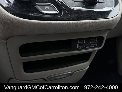 Used 2023 Chrysler Pacifica Touring-L FWD image 23