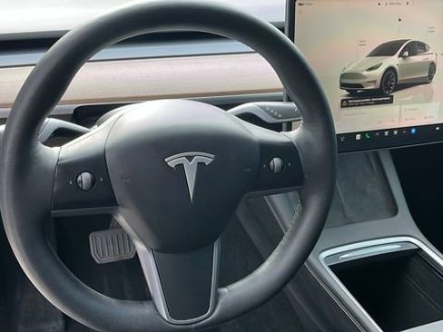 Used 2023 Tesla Model Y Long Range image 6