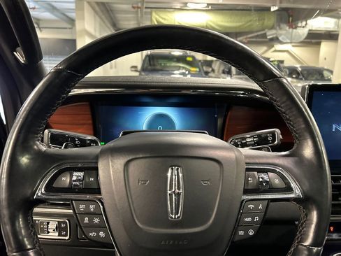 Certified 2023 Lincoln Navigator Reserve AWD/4WD image 11