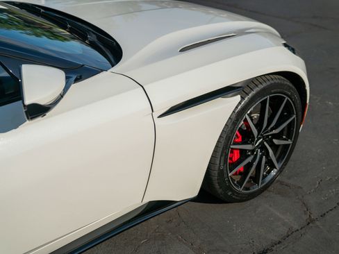 Used 2021 Aston Martin DB11 V8 image 9