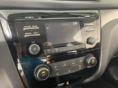 Used 2018 Nissan Rogue Sport S w/ S Appearance Package AWD/4WD image 7