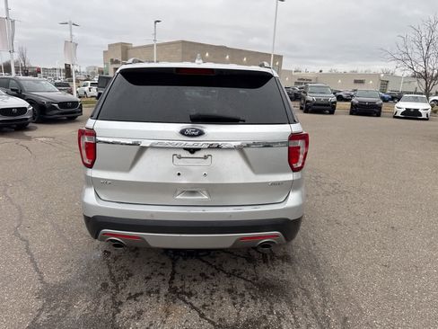 Used 2016 Ford Explorer XLT w/ Equipment Group 202A image 6