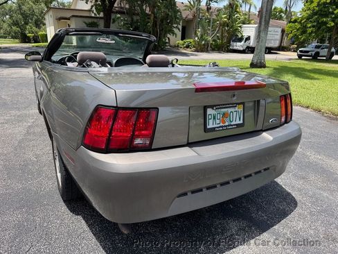 Used 2002 Ford Mustang Convertible RWD image 17