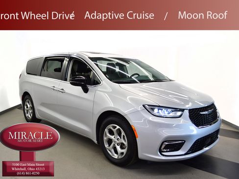 Used 2024 Chrysler Pacifica Limited FWD image 1