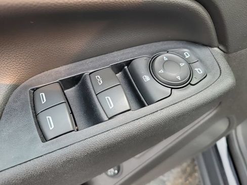 Used 2018 Chevrolet Equinox Premier FWD image 11
