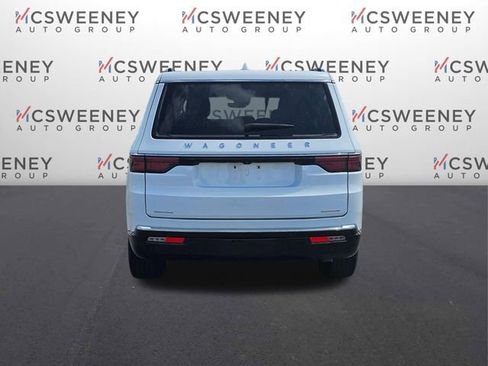 Used 2023 Jeep Wagoneer Series III w/ Preferred Equipment Group AWD/4WD image 4
