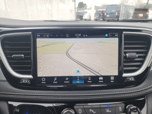 New 2026 Chrysler Pacifica Limited image 6