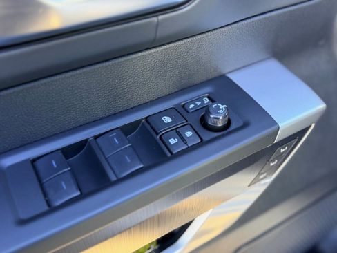 Used 2023 Toyota Sequoia Platinum image 11