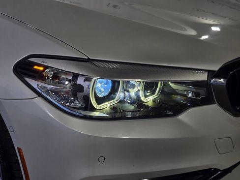 Used 2019 BMW 530e w/ Convenience Package image 5