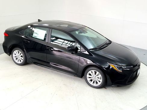 Used 2024 Toyota Corolla LE w/ LE Premium Package FWD image 16