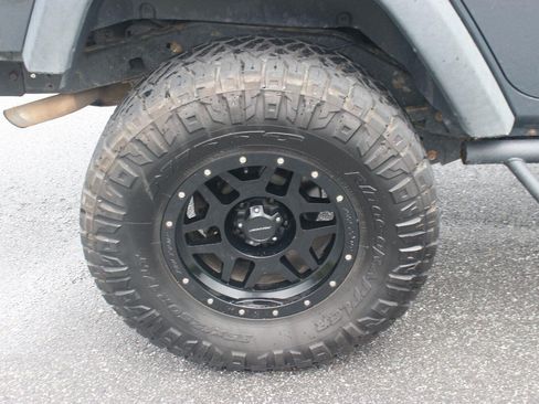 Used 2016 Jeep Wrangler Unlimited Rubicon w/ Connectivity Group AWD/4WD image 35