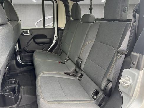 Used 2024 Jeep Gladiator Sport image 22