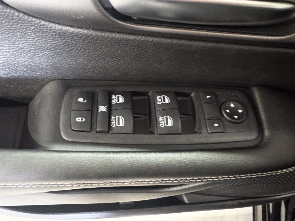New 2027 Chrysler Pacifica Select w/ Family Tech Group AWD/4WD image 18