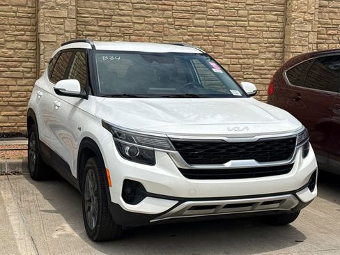 Used 2022 Kia Seltos S AWD/4WD image 3