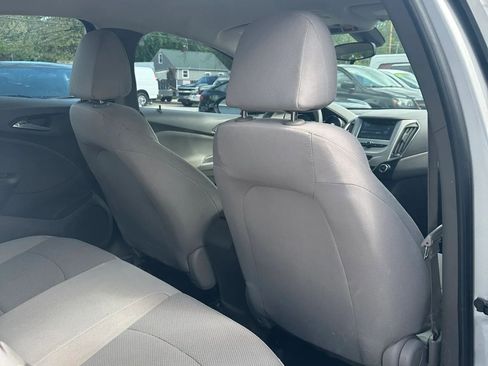 Used 2018 Chevrolet Cruze LS FWD image 16