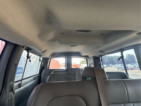 Used 2010 Chevrolet Express 3500 LS RWD image 21