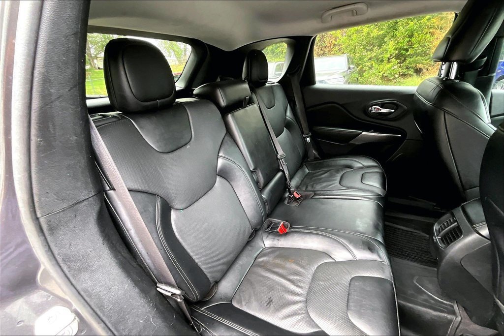 Used 2022 Jeep Cherokee Latitude Lux w/ Mopar Interior Package AWD/4WD image 37