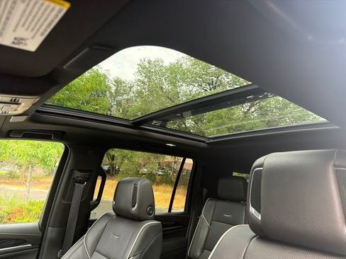 Used 2023 Cadillac Escalade ESV Sport AWD/4WD image 24