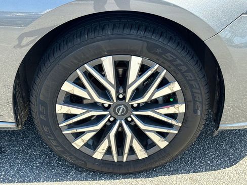 Used 2024 Nissan Altima 2.5 SV FWD image 12