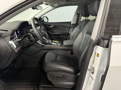 Used 2022 Audi Q8 Premium image 9