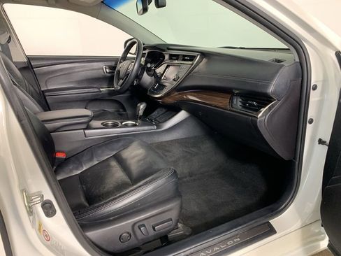 Used 2014 Toyota Avalon Limited w/ Technology Package image 38