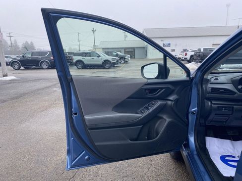 Used 2024 Subaru Crosstrek 2.0i Premium image 9