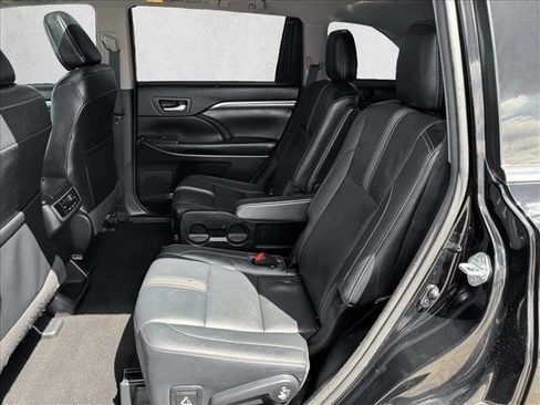 Certified 2018 Toyota Highlander SE w/ Carpet Mat Package (TMS) AWD/4WD image 17