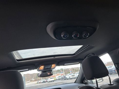 Used 2024 Dodge Durango SXT image 17