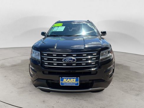 Used 2017 Ford Explorer XLT w/ Equipment Group 201A AWD/4WD image 2