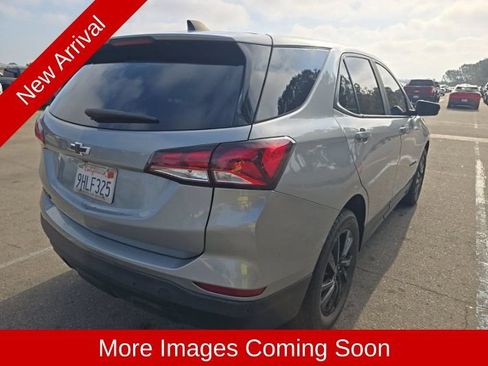 Used 2023 Chevrolet Equinox LS w/ LS Convenience Package FWD image 2