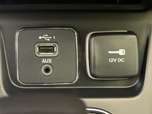 Used 2019 Jeep Cherokee Limited AWD/4WD image 26