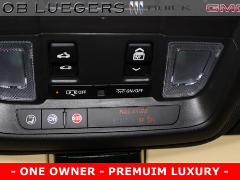 Used 2025 Cadillac XT6 Premium Luxury image 29