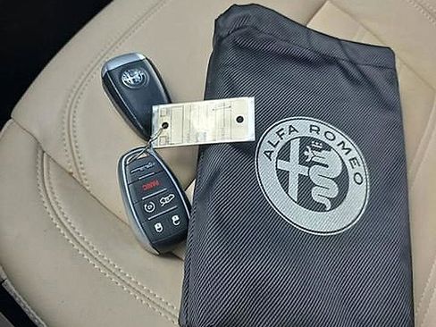 Used 2023 Alfa Romeo Giulia AWD w/ Quick Order Package 22X Lusso image 9